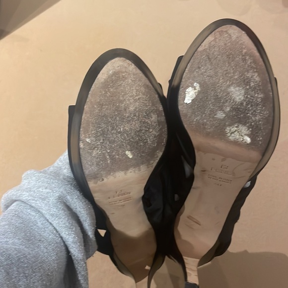FENDI black heels. Size 40 - Picture 4 of 4